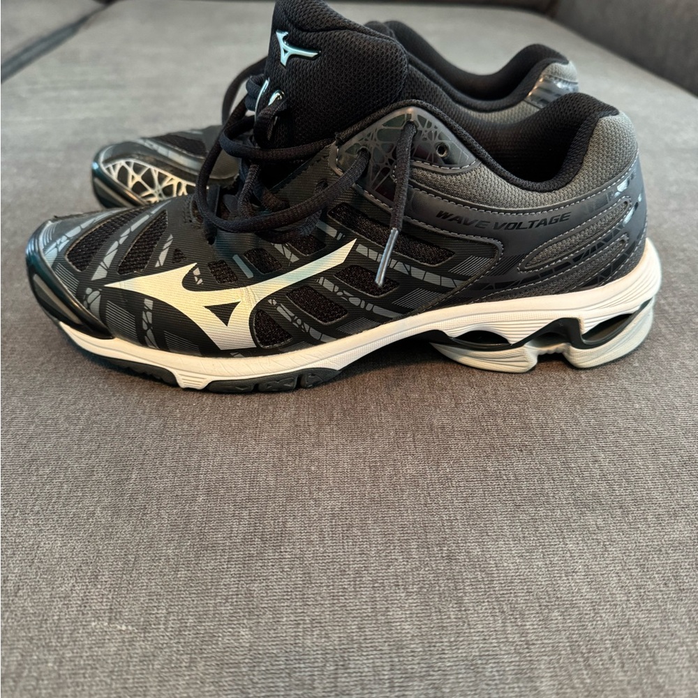 Hardly worn. Mizuno Wave Voltage Black and White Volleyball Shoes